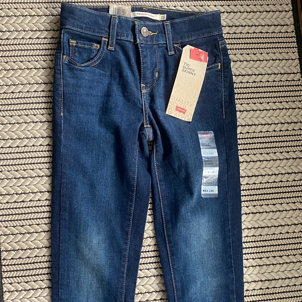 Levi's Women's Dark Blue Skinny Jeans Size 23 NEW